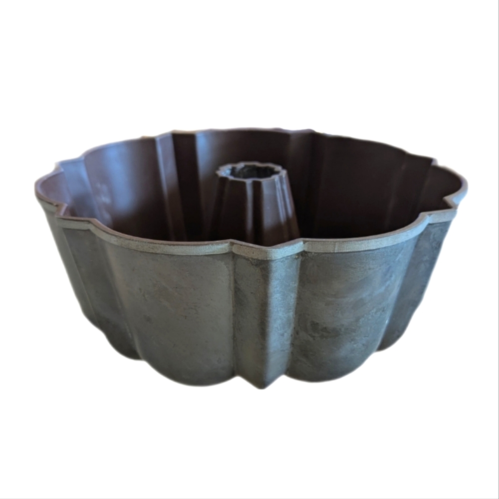Nordic Ware Mini Bundt Cake Pan - 9 Cup Size - Picture 2 of 9